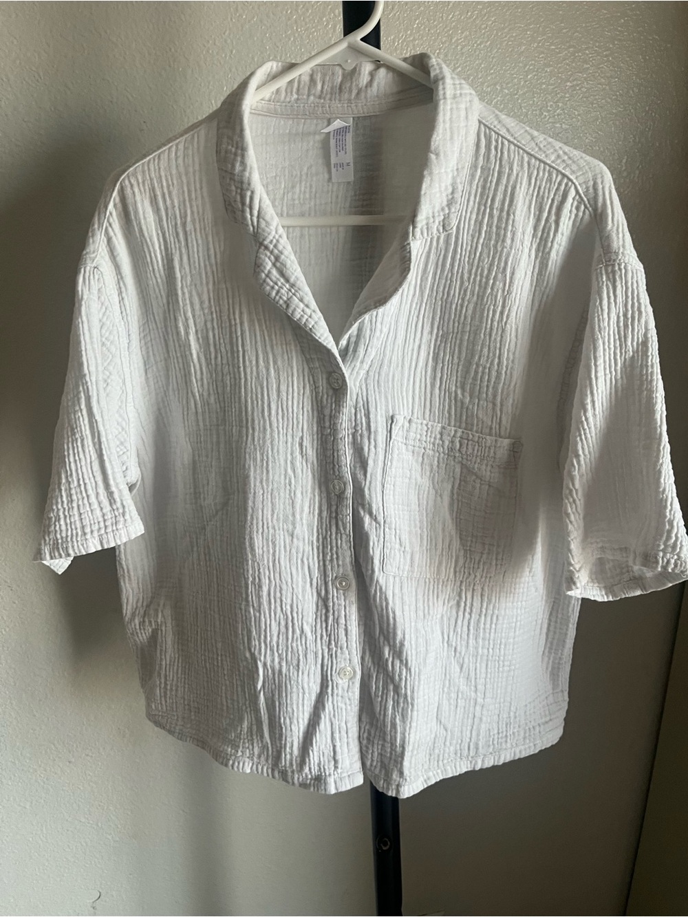 stars above White Crinkled Short-Sleeve Button-Down Top